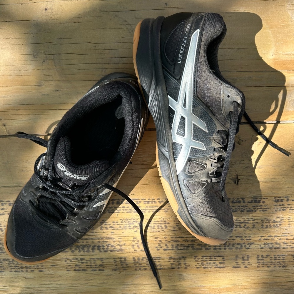 Volleyball shoes